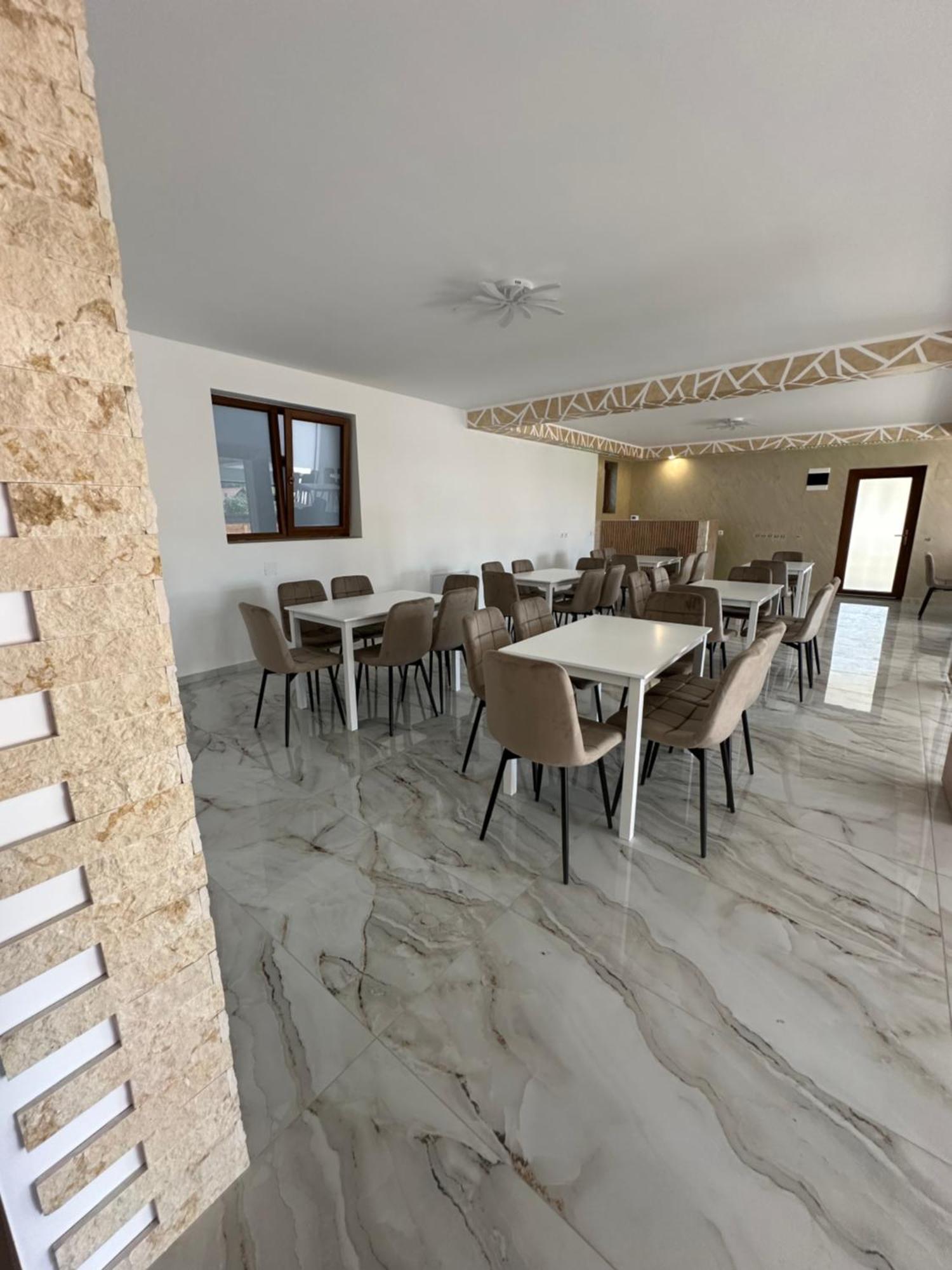 Popasul Din Vale Hotel Majszin Kültér fotó